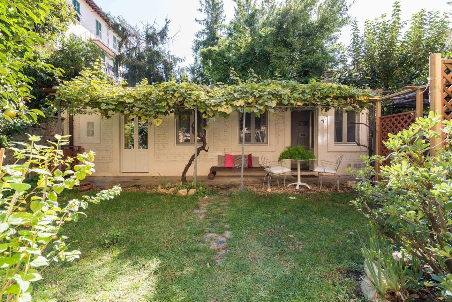 Boutique Apartment With Private Rooms And Garden Oasis Firenze Esterno foto